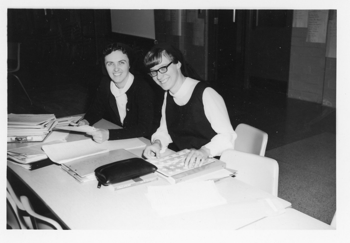 Joan and Mary Lou as young sisters